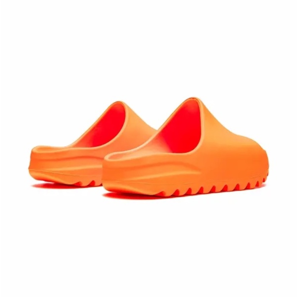 Authentic Enflame Yeezy Slides 🧡🍊